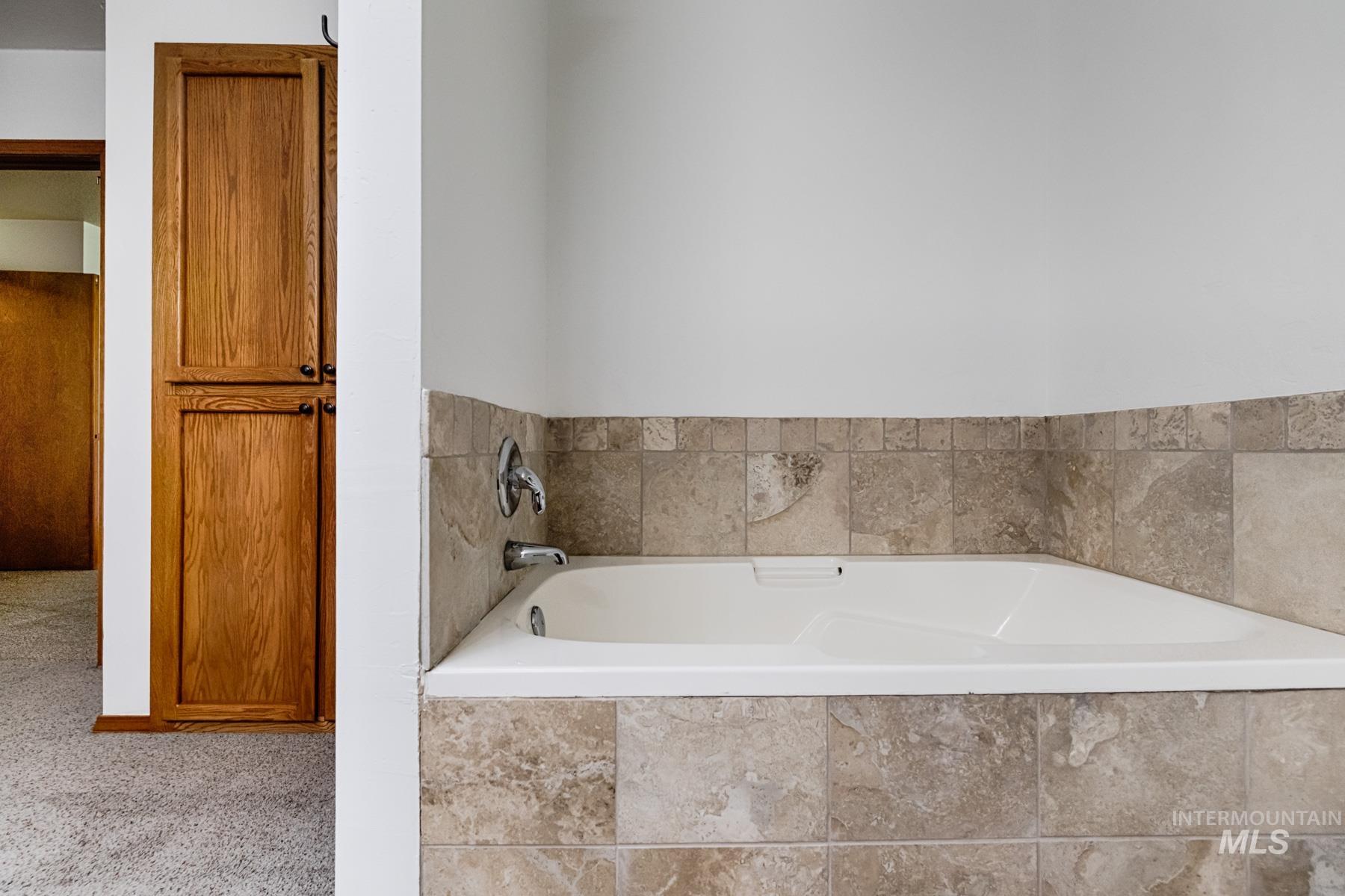 1276 N Cambrick Dr, Kuna, Idaho 83634, 6 Bedrooms, 4 Bathrooms, Residential For Sale, Price $735,000, 98961416