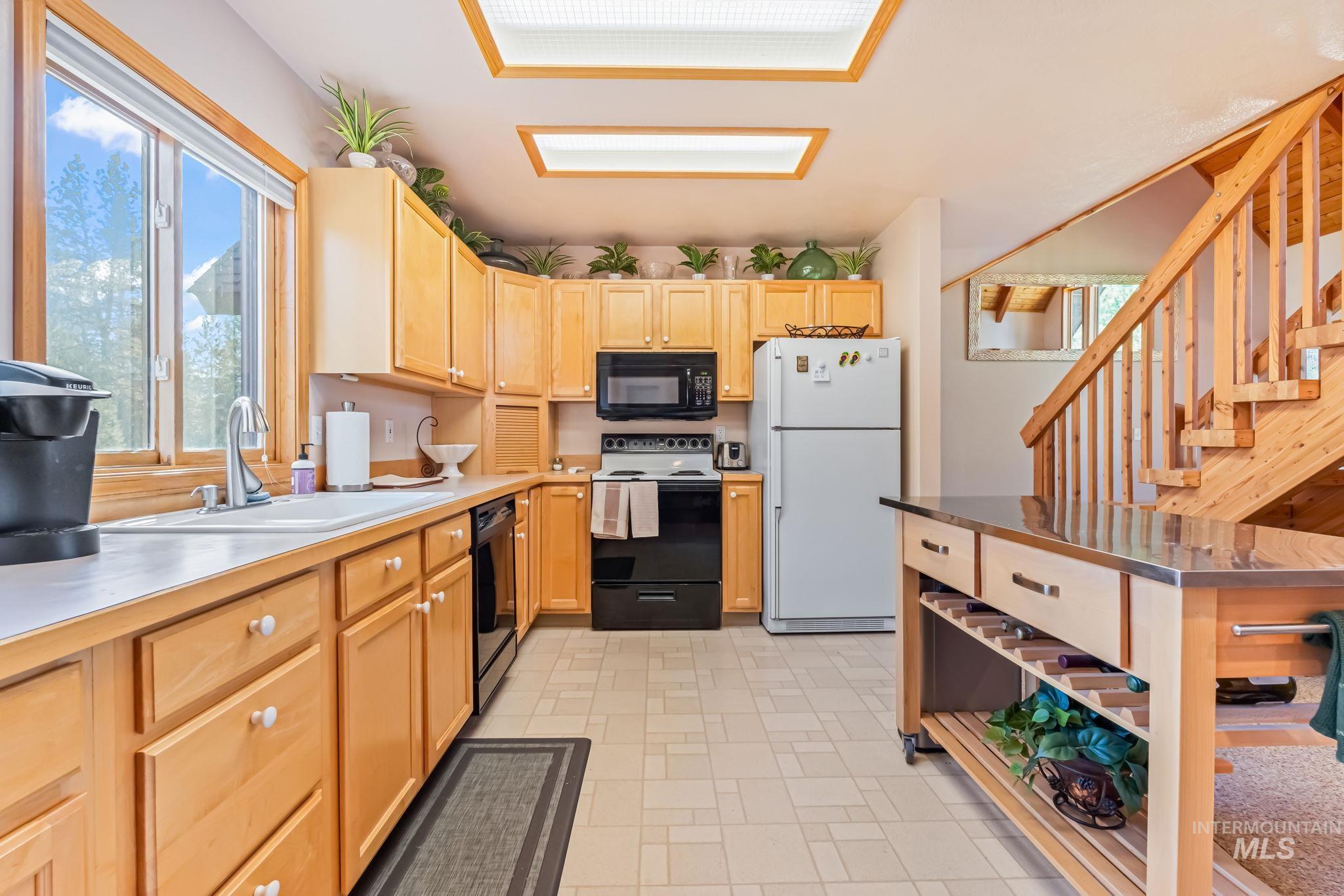 164 Shadows Trail Lane, Donnelly, Idaho 83615, 4 Bedrooms, 2.5 Bathrooms, Residential For Sale, Price $3,595,000, 98961430