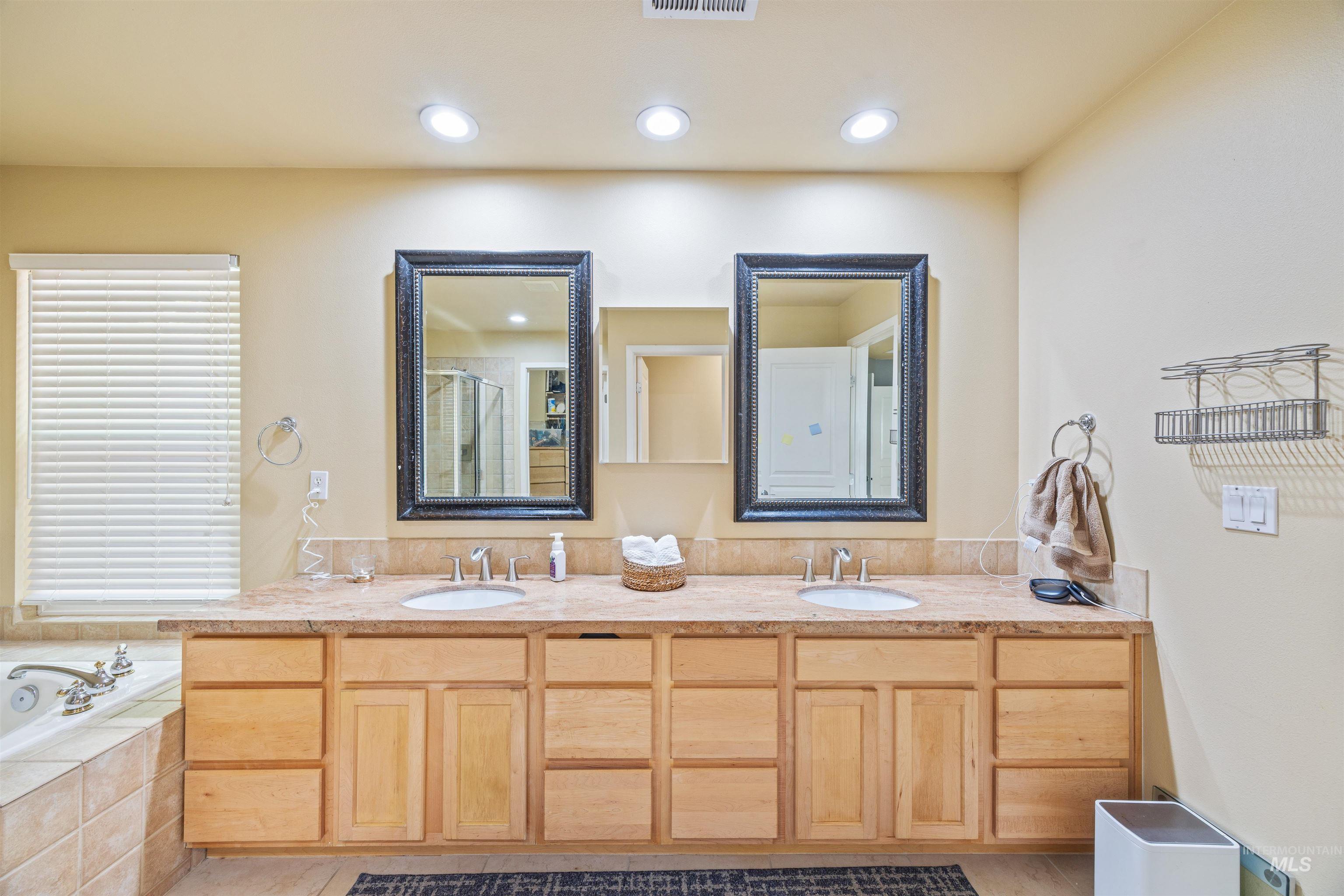 6112 E Gateway Court, Boise, Idaho 83716, 3 Bedrooms, 2.5 Bathrooms, Residential For Sale, Price $835,000, 98961445