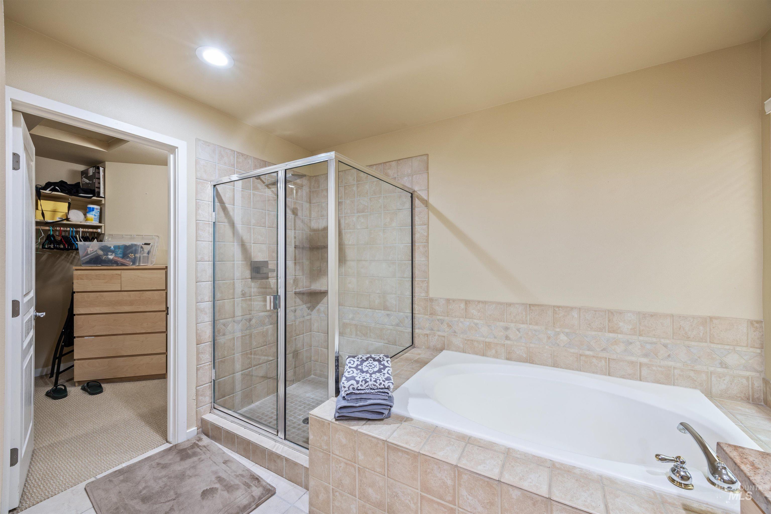 6112 E Gateway Court, Boise, Idaho 83716, 3 Bedrooms, 2.5 Bathrooms, Residential For Sale, Price $835,000, 98961445