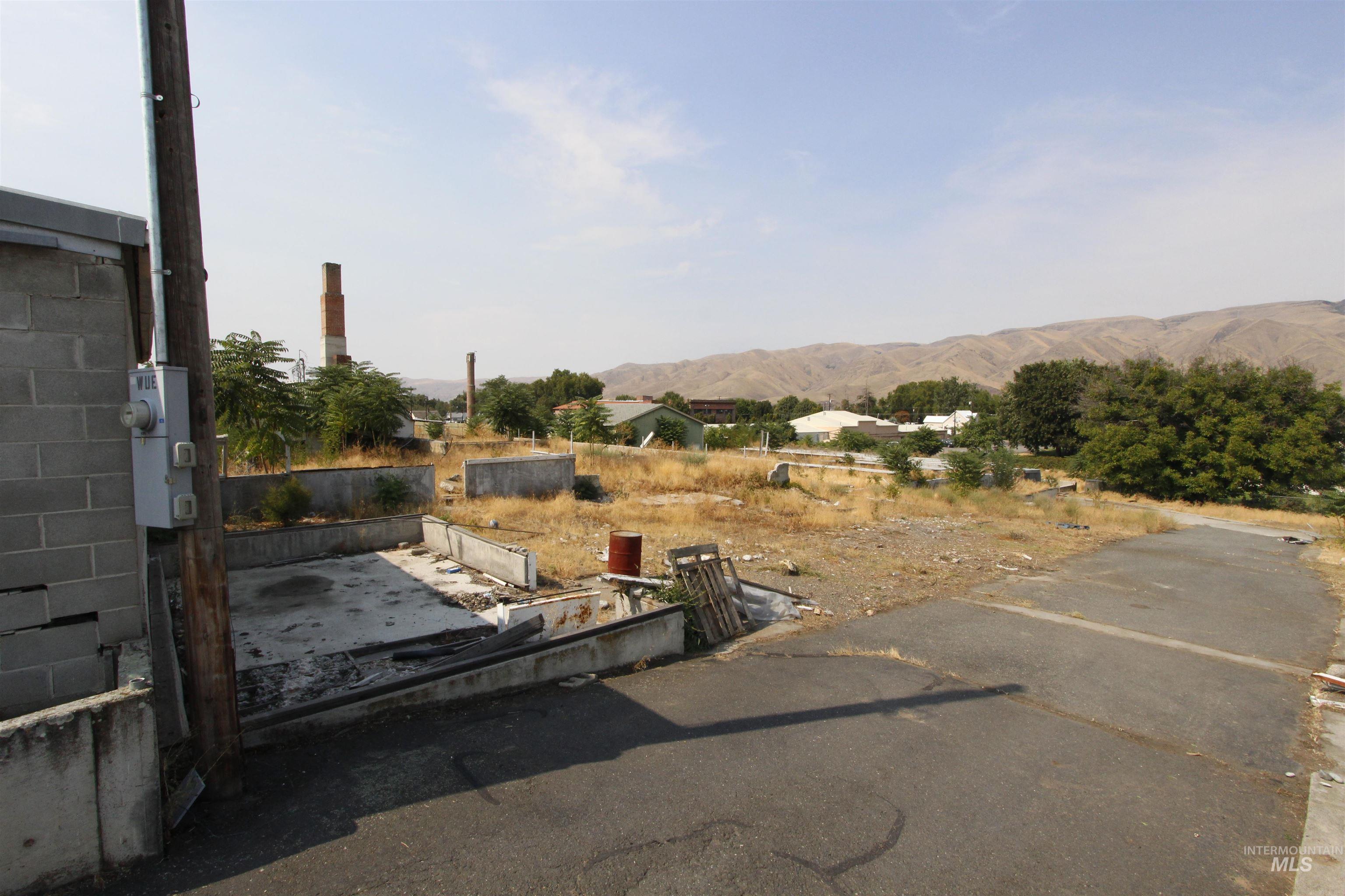 View of yard with a mountain view