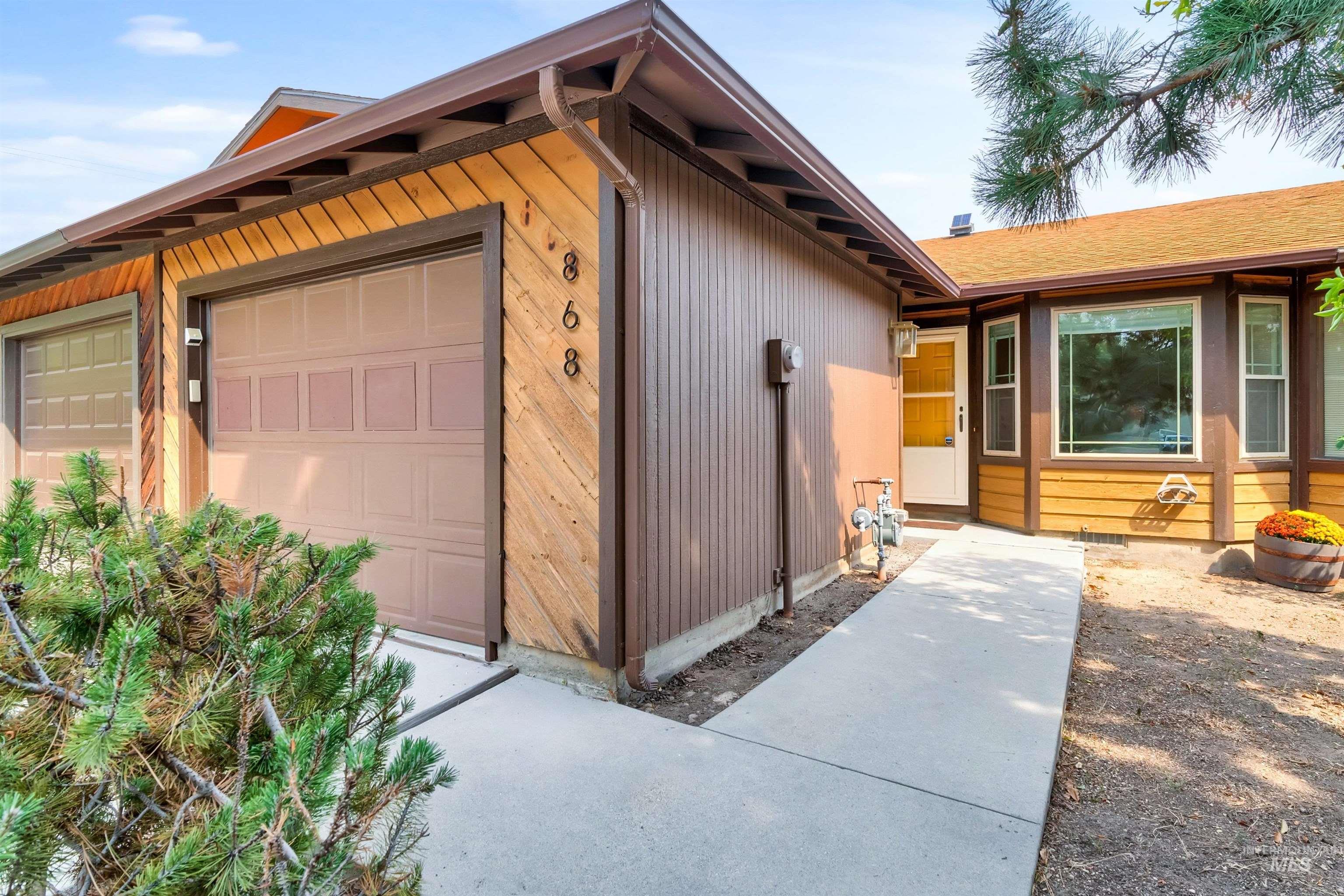868 S Phillippi St, Boise, Idaho 83705-1935, 2 Bedrooms, 1 Bathroom, Residential For Sale, Price $349,000, 98961467