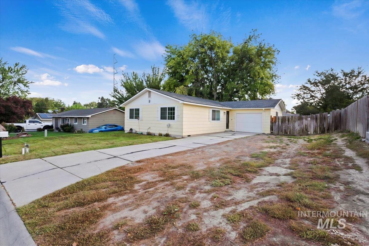 Ranch-style home with concrete driveway
