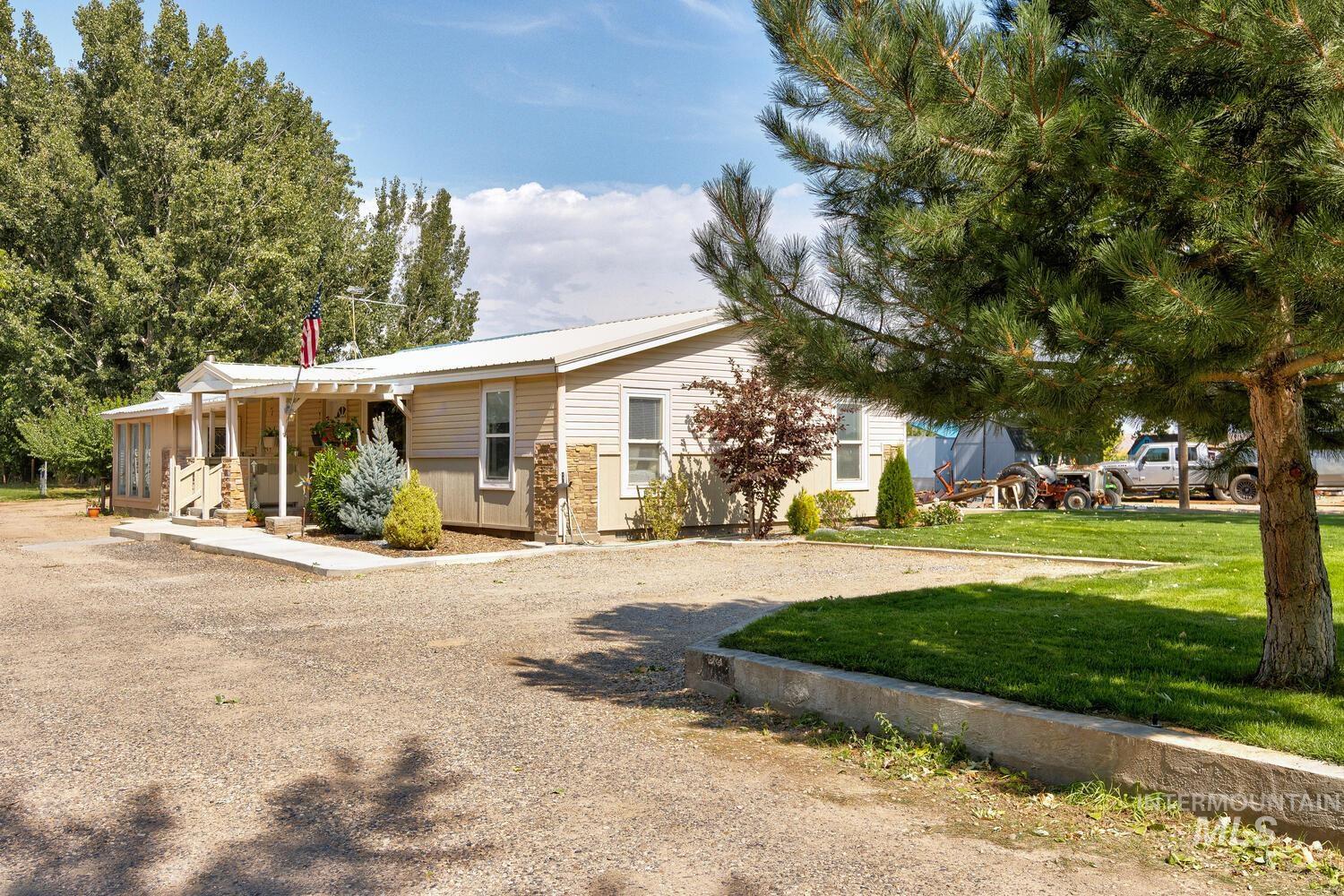 3334 NW 2nd Ave, New Plymouth, Idaho 83655-5050, 2 Bedrooms, 2 Bathrooms, Residential For Sale, Price $325,000, 98961494