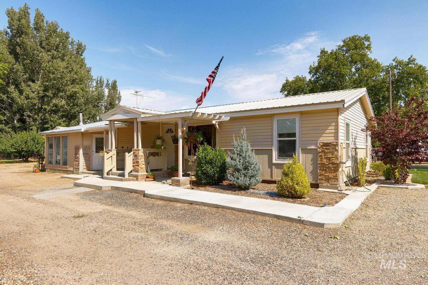 3334 NW 2nd Ave, New Plymouth, Idaho 83655-5050, 2 Bedrooms, 2 Bathrooms, Residential For Sale, Price $325,000, 98961494