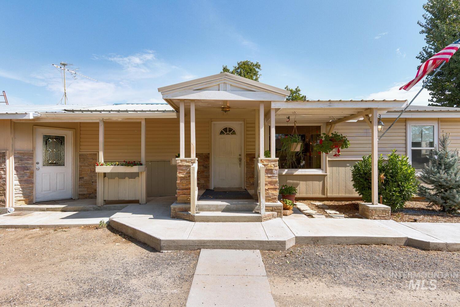3334 NW 2nd Ave, New Plymouth, Idaho 83655-5050, 2 Bedrooms, 2 Bathrooms, Residential For Sale, Price $325,000, 98961494