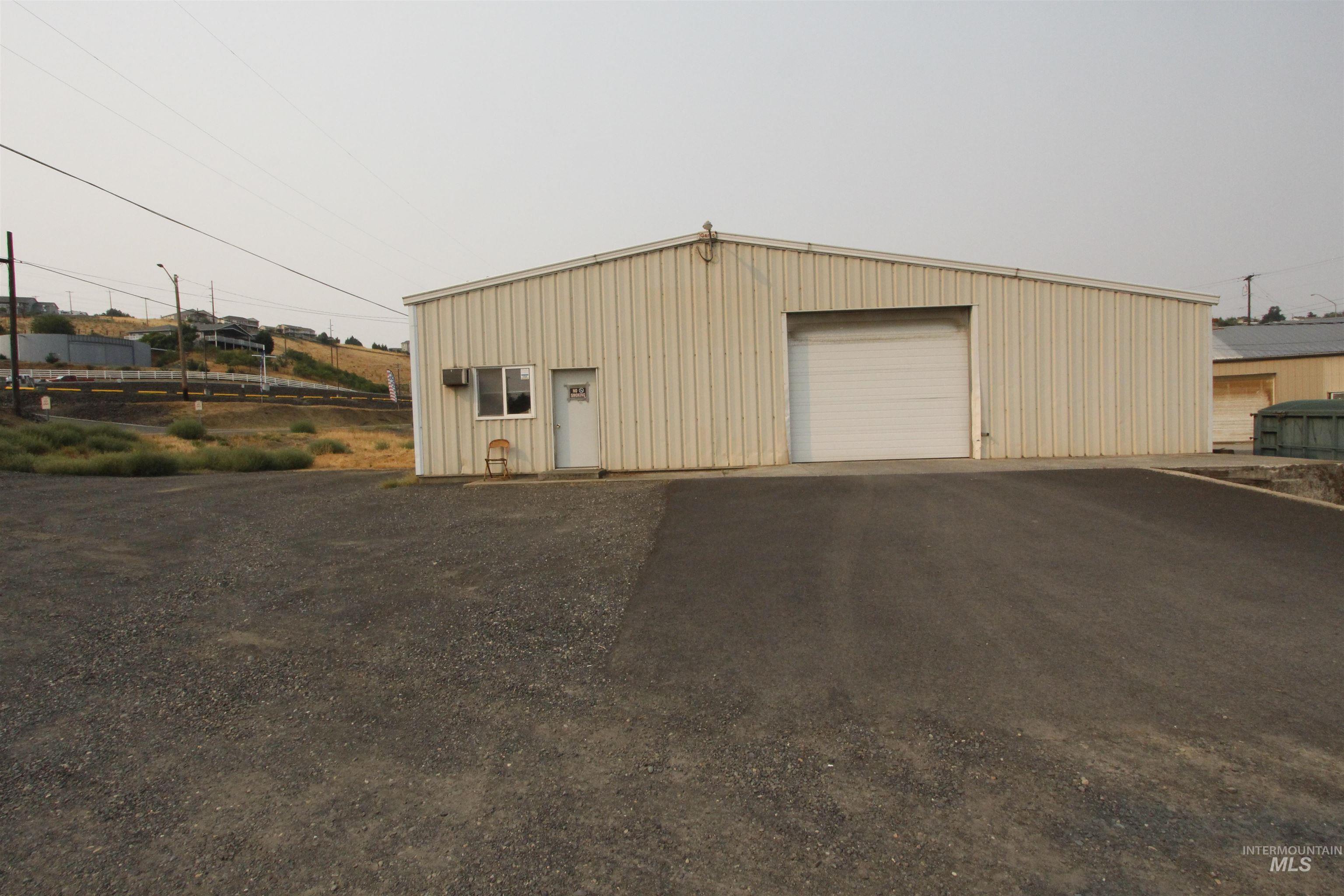 Detached garage featuring asphalt driveway