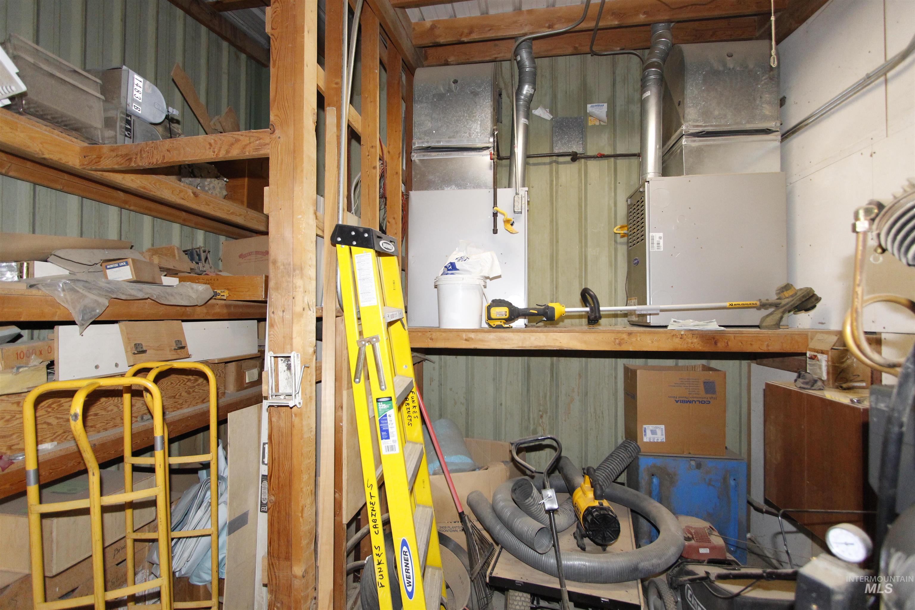 Storage room with heating unit