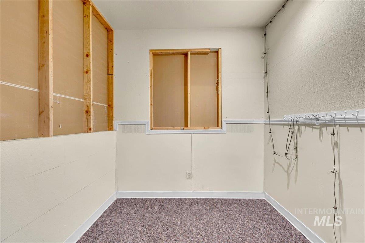 Unfurnished room with carpet and baseboards