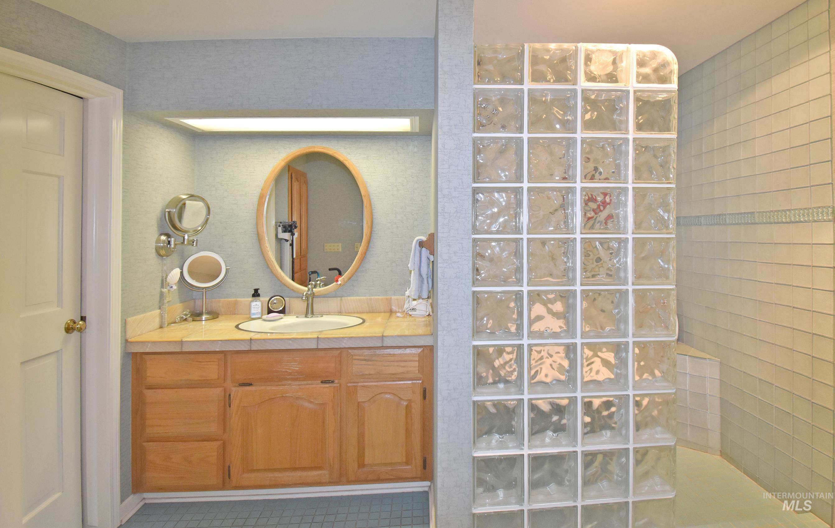 531 Silcott Road, Clarkston, Washington 99403, 3 Bedrooms, 2.5 Bathrooms, Residential For Sale, Price $1,500,000, 98961508