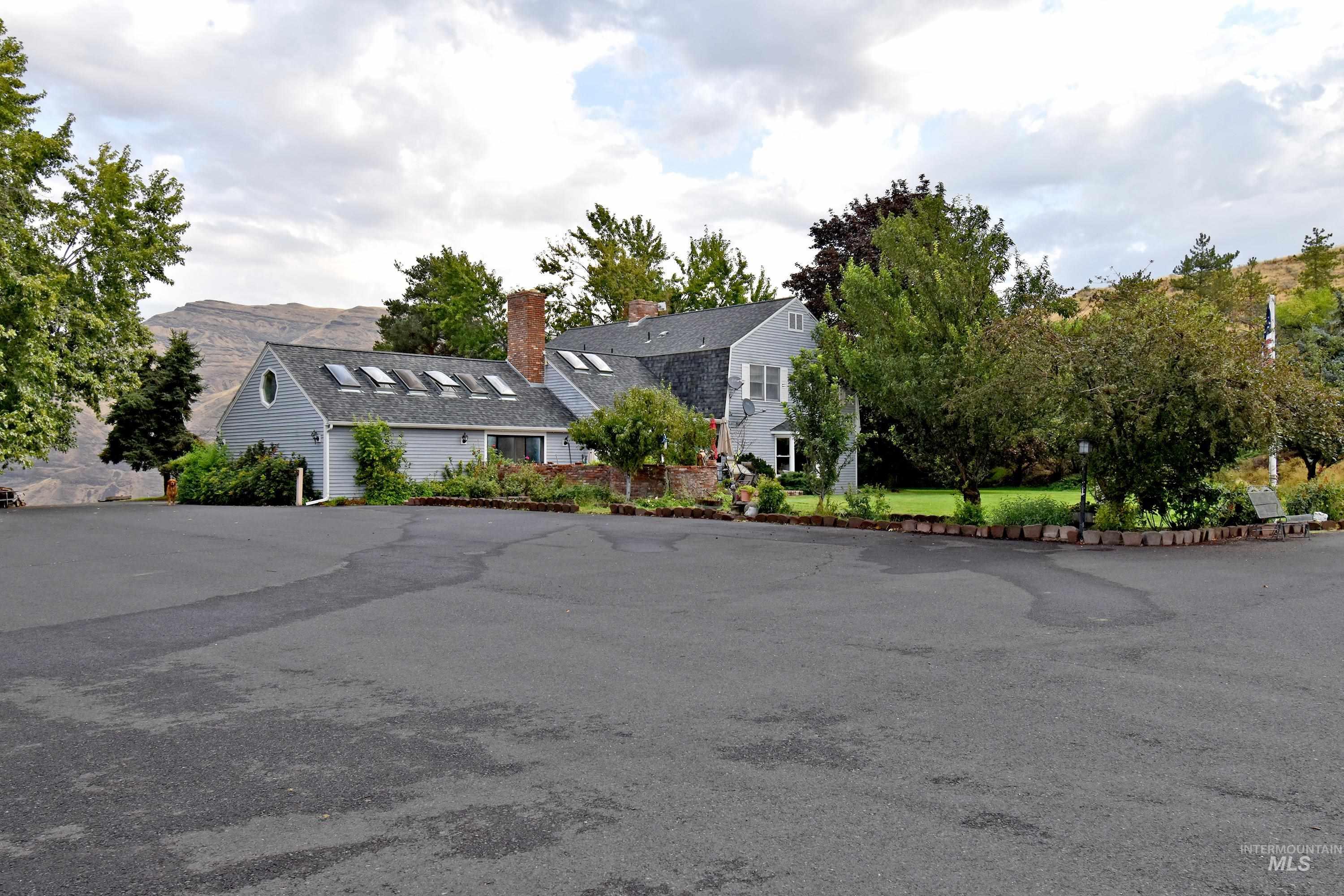 531 Silcott Road, Clarkston, Washington 99403, 3 Bedrooms, 2.5 Bathrooms, Residential For Sale, Price $1,500,000, 98961508