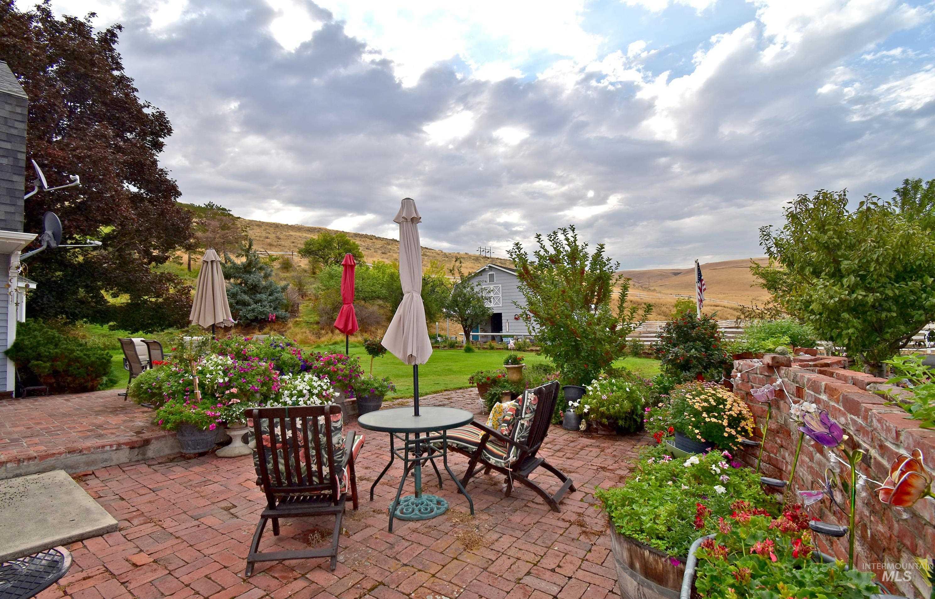 531 Silcott Road, Clarkston, Washington 99403, 3 Bedrooms, 2.5 Bathrooms, Residential For Sale, Price $1,500,000, 98961508