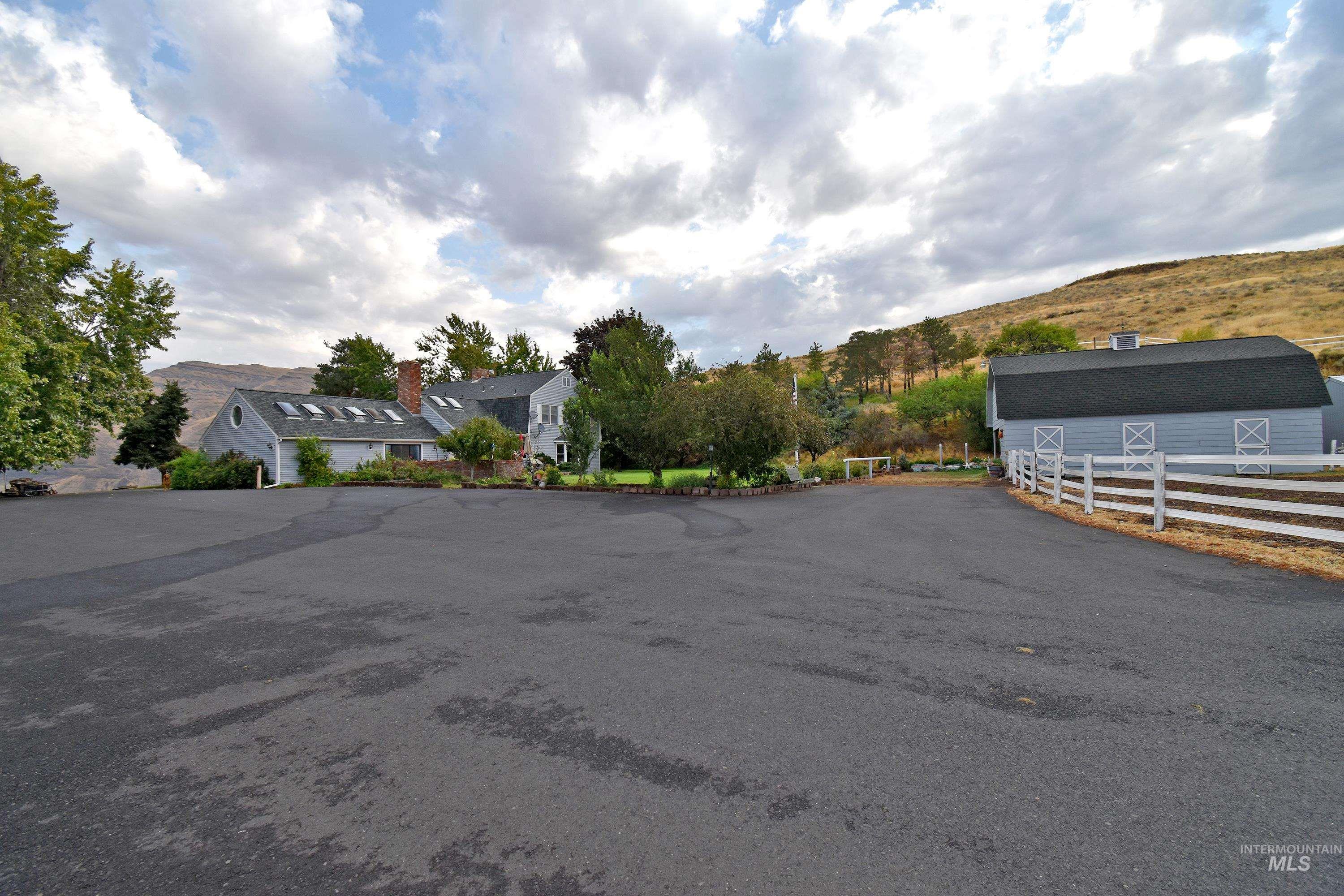 531 Silcott Road, Clarkston, Washington 99403, 3 Bedrooms, 2.5 Bathrooms, Residential For Sale, Price $1,500,000, 98961508