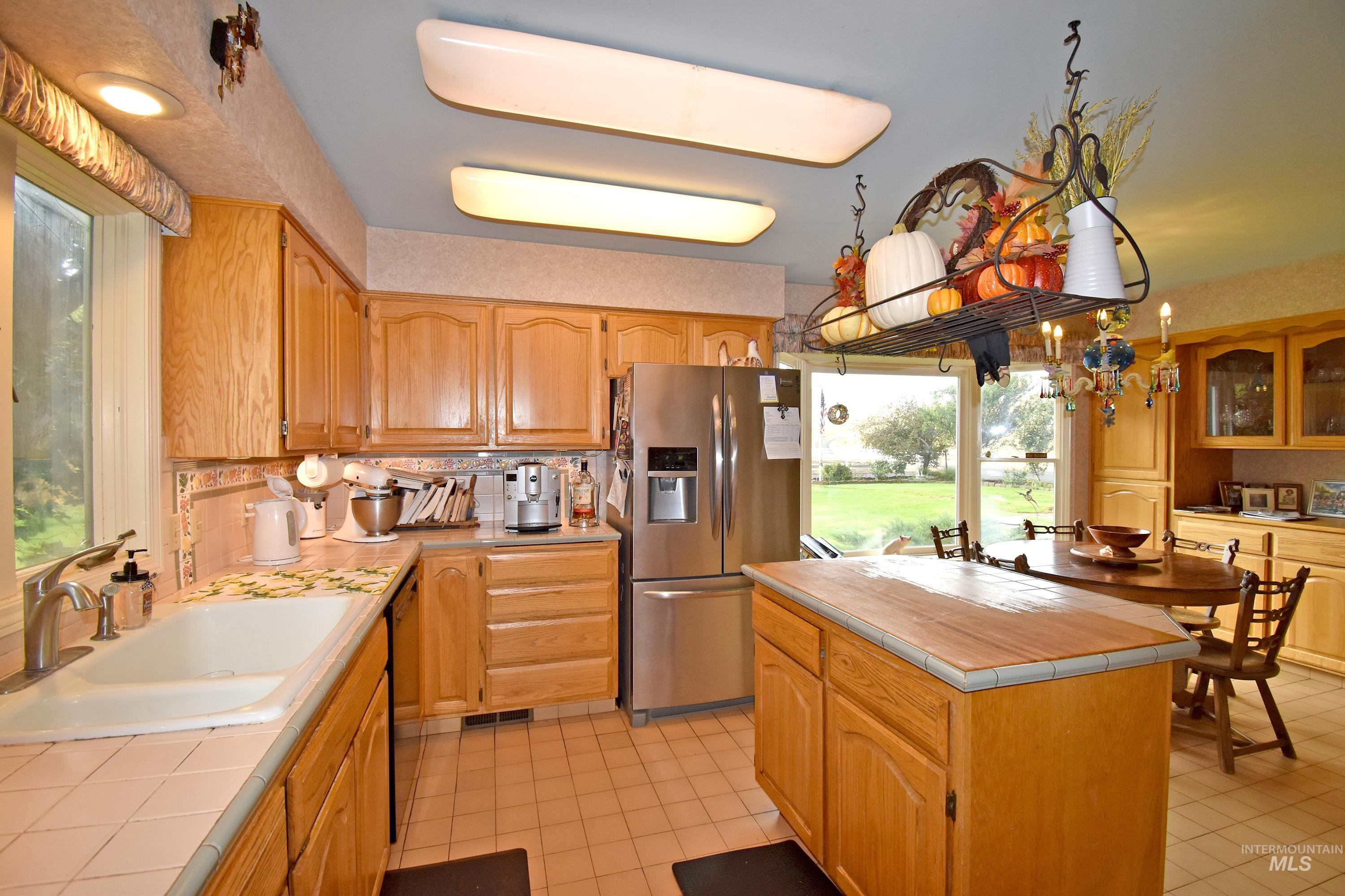 531 Silcott Road, Clarkston, Washington 99403, 3 Bedrooms, 2.5 Bathrooms, Residential For Sale, Price $1,500,000, 98961508