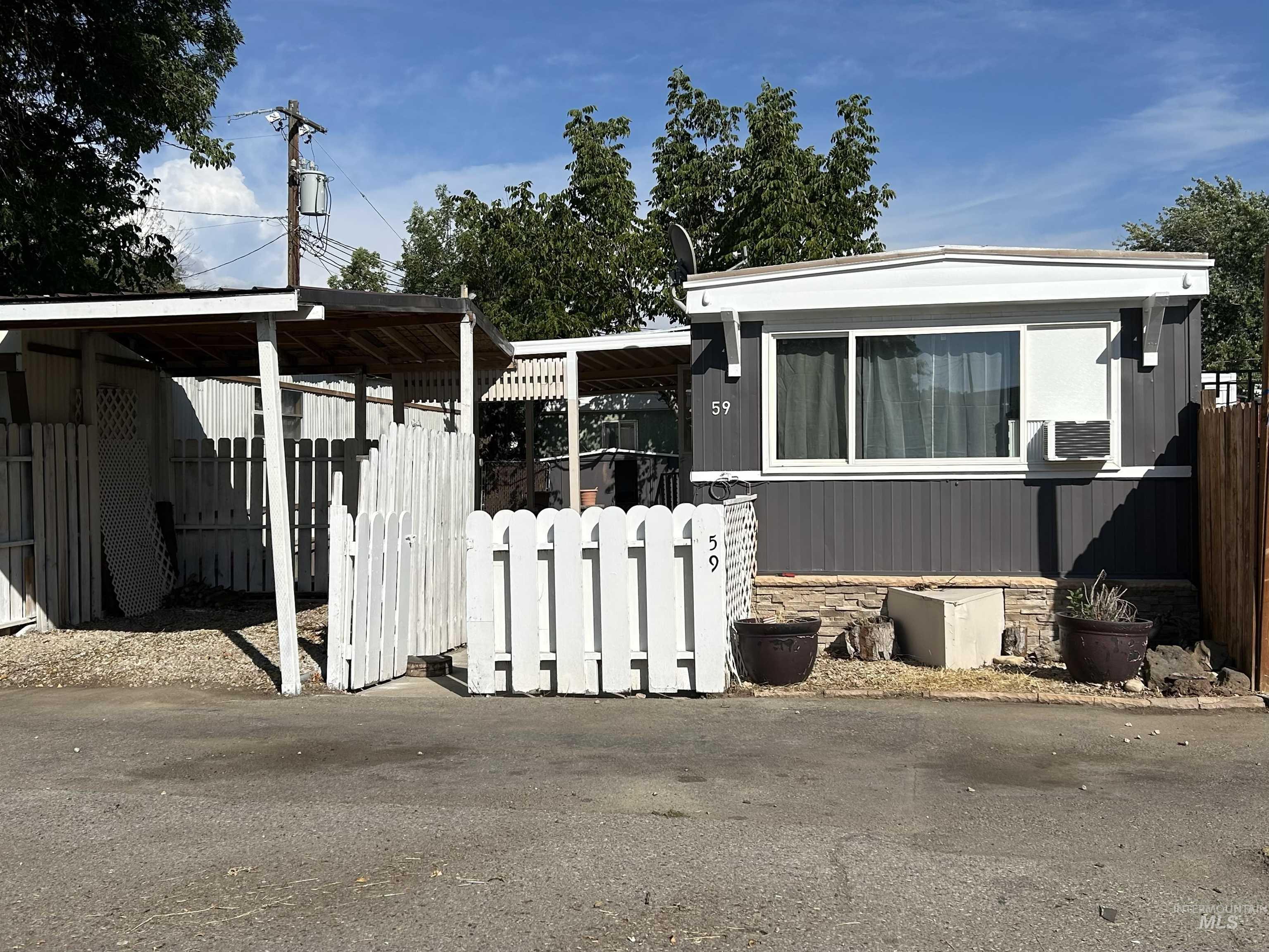Manufactured / mobile home featuring stone siding
