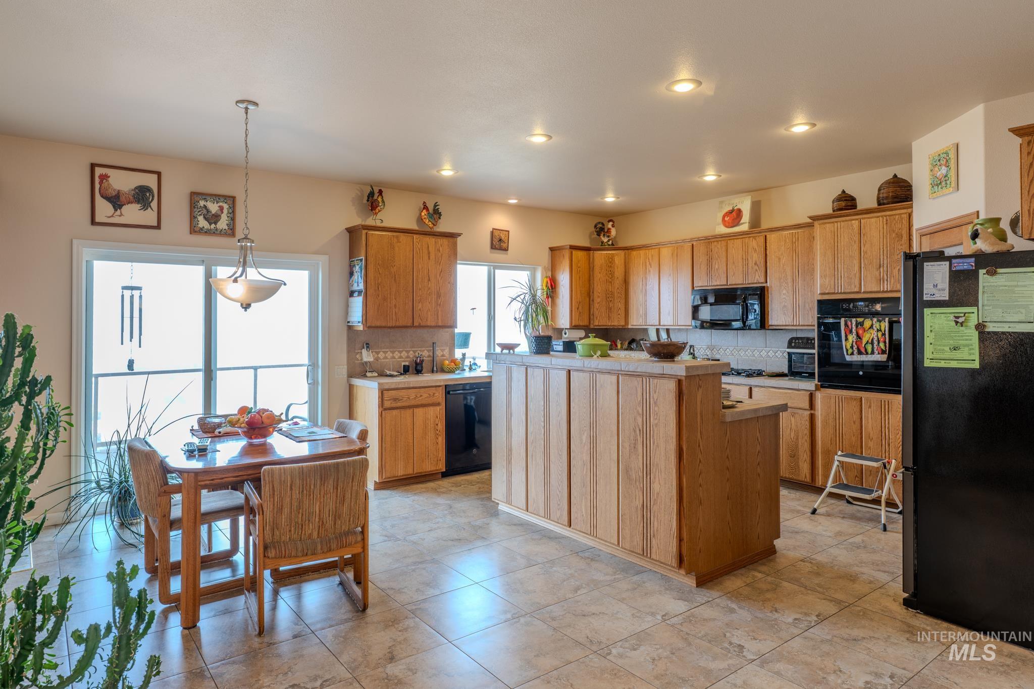 2460 Valleyview Drive, Clarkston, Washington 99403, 4 Bedrooms, 3 Bathrooms, Residential For Sale, Price $700,000, 98961532