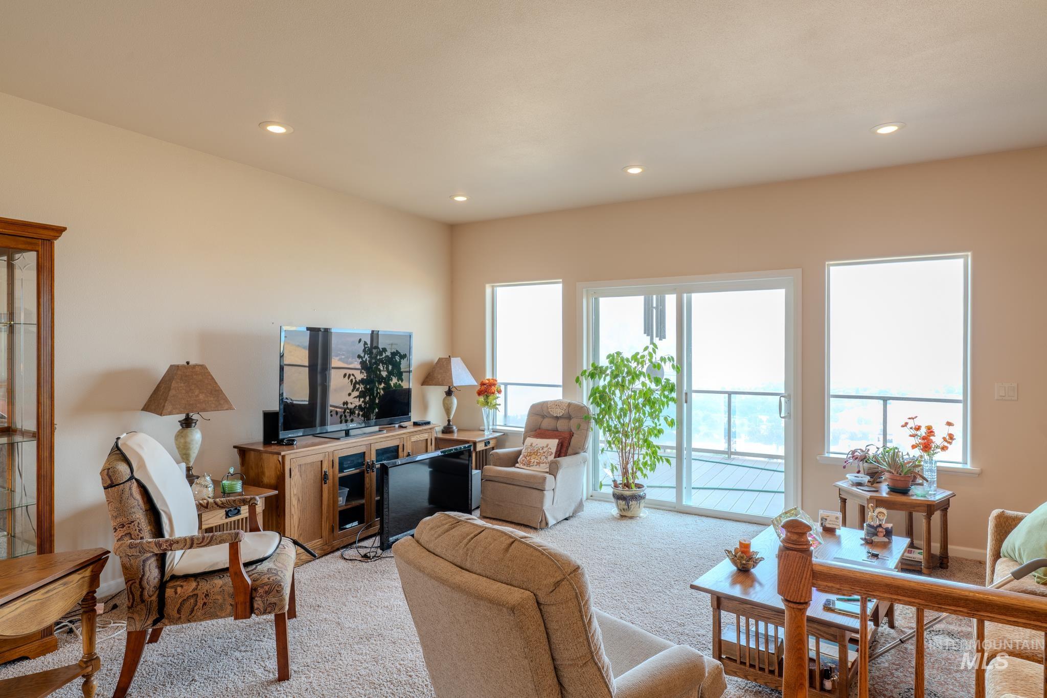2460 Valleyview Drive, Clarkston, Washington 99403, 4 Bedrooms, 3 Bathrooms, Residential For Sale, Price $700,000, 98961532