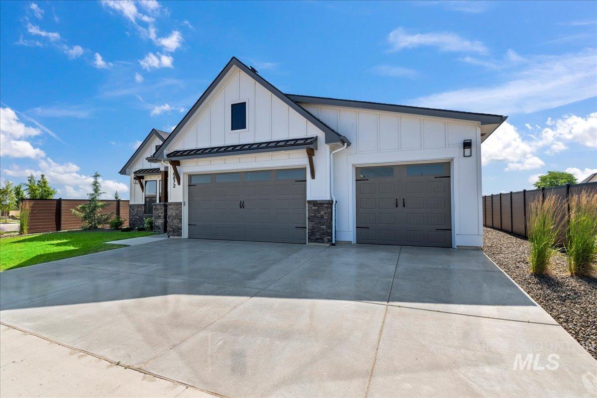 6872 N Valley Breeze Avenue, Meridian, Idaho 83646, 4 Bedrooms, 3.5 Bathrooms, Residential For Sale, Price $847,900, 98961544
