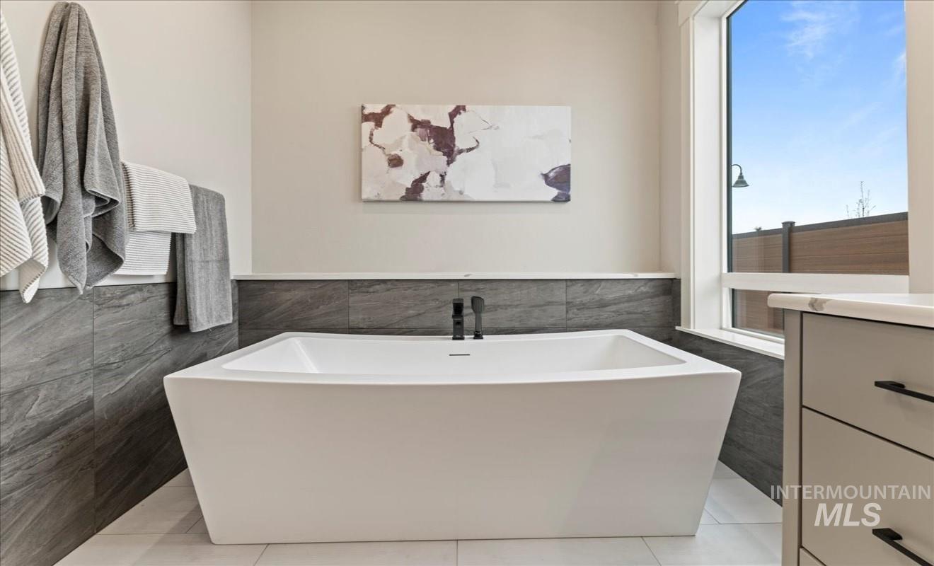 6872 N Valley Breeze Avenue, Meridian, Idaho 83646, 4 Bedrooms, 3.5 Bathrooms, Residential For Sale, Price $847,900, 98961544