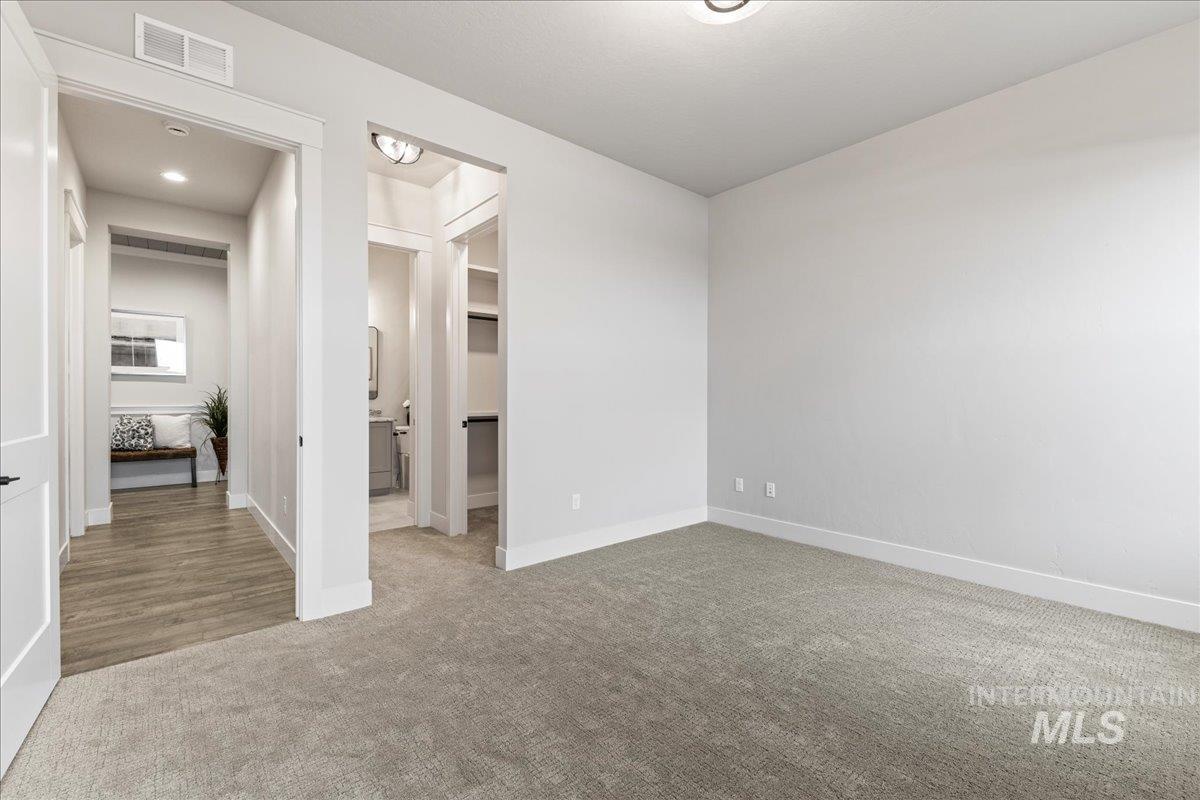 6872 N Valley Breeze Avenue, Meridian, Idaho 83646, 4 Bedrooms, 3.5 Bathrooms, Residential For Sale, Price $847,900, 98961544