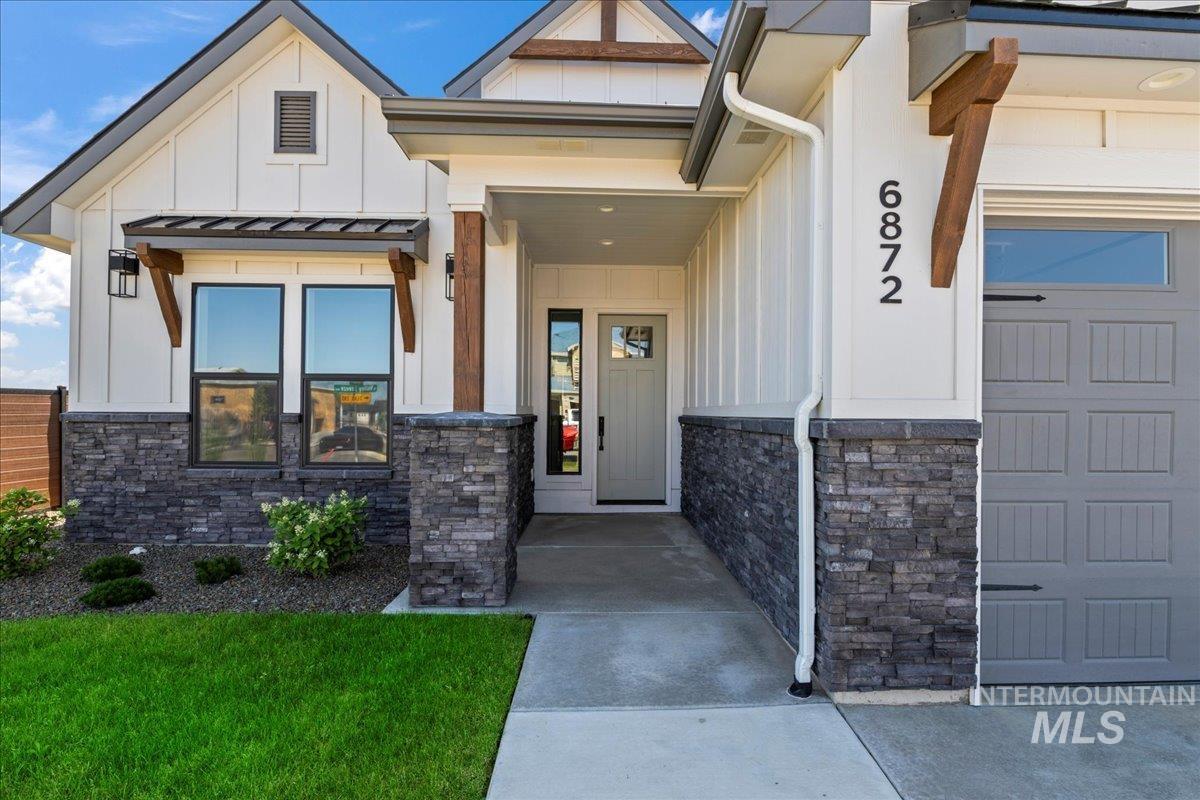 6872 N Valley Breeze Avenue, Meridian, Idaho 83646, 4 Bedrooms, 3.5 Bathrooms, Residential For Sale, Price $847,900, 98961544