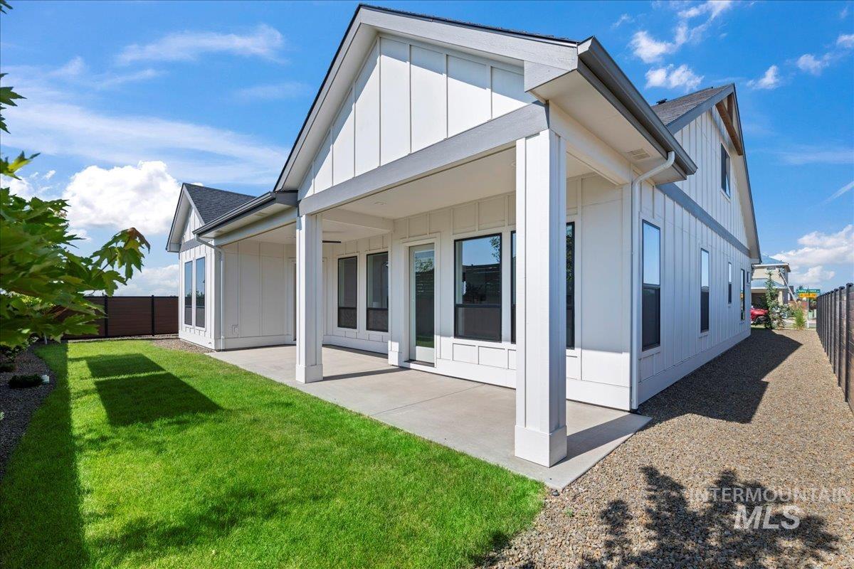6872 N Valley Breeze Avenue, Meridian, Idaho 83646, 4 Bedrooms, 3.5 Bathrooms, Residential For Sale, Price $847,900, 98961544