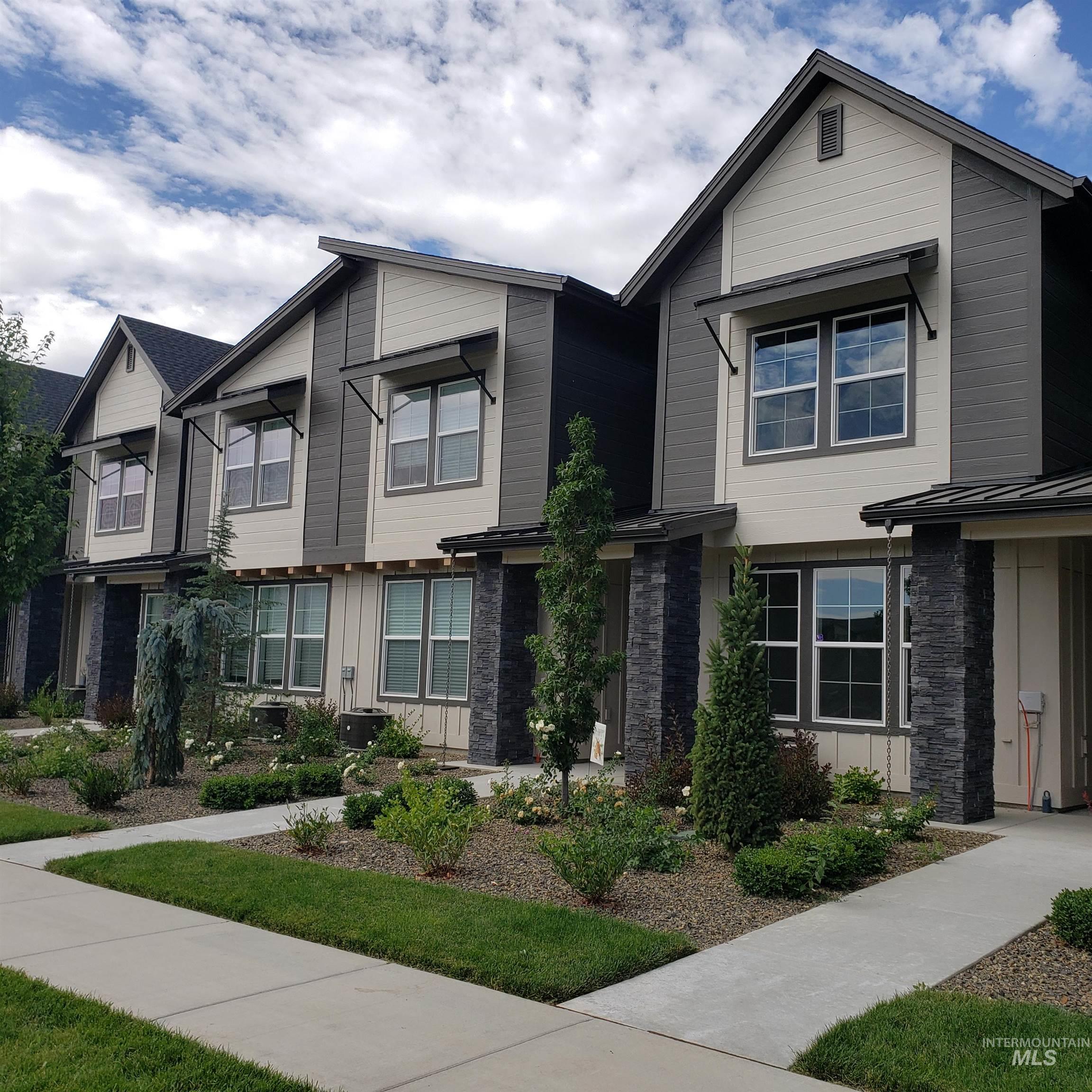 1308 N Meadowglen, Meridian, Idaho 83642, 2 Bedrooms, 2.5 Bathrooms, Residential For Sale, Price $399,900, 98961588