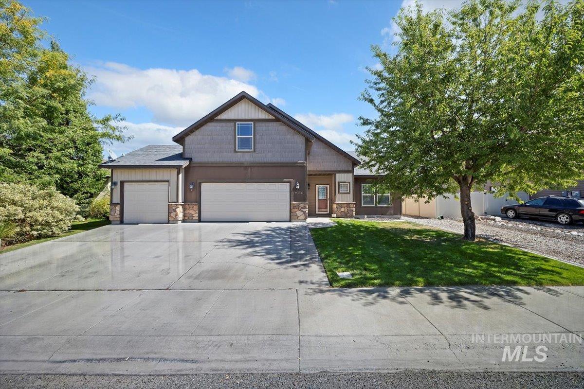 938 Starlight Loop, Twin Falls, Idaho 83301, 4 Bedrooms, 3 Bathrooms, Residential For Sale, Price $434,900, 98961606