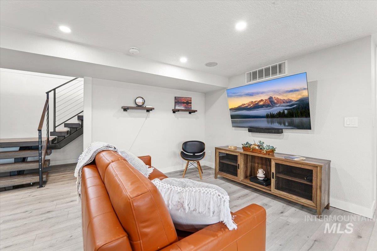 3200 N Mountain View Dr, Boise, Idaho 83704-4635, 5 Bedrooms, 5 Bathrooms, Residential For Sale, Price $2,250,000, 98961608