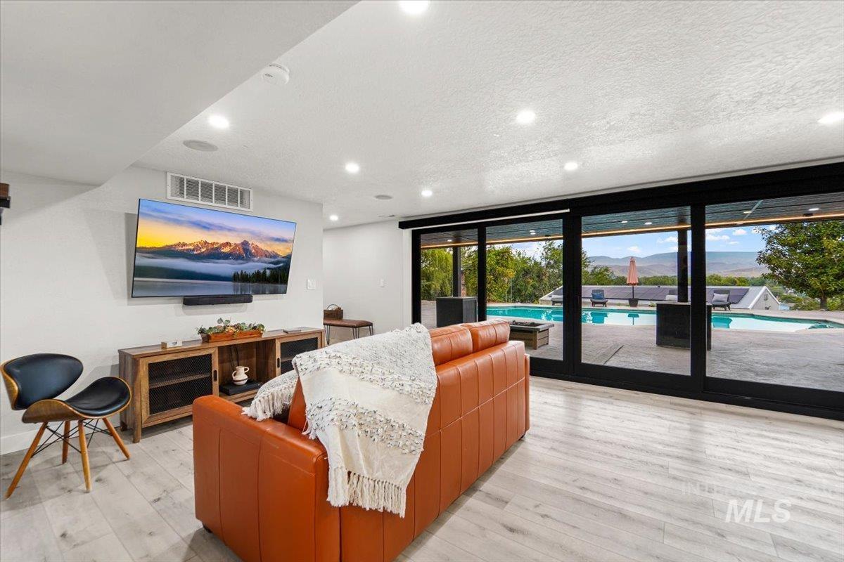 3200 N Mountain View Dr, Boise, Idaho 83704-4635, 5 Bedrooms, 5 Bathrooms, Residential For Sale, Price $2,250,000, 98961608
