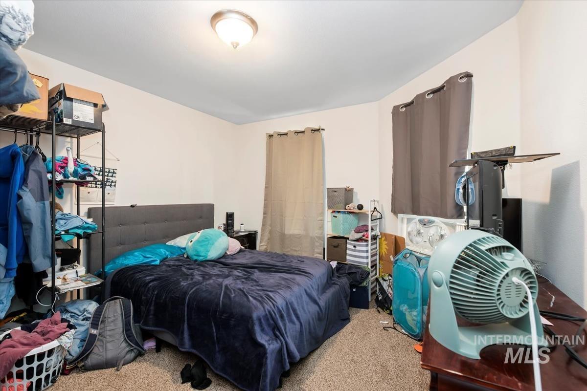 Bedroom with carpet