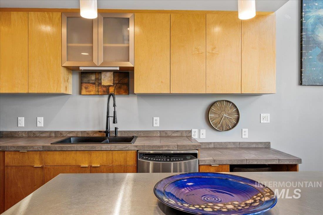 2399 E Riverwalk Dr., Boise, Idaho 83706, 1 Bedroom, 1.5 Bathrooms, Residential For Sale, Price $479,900, 98961616