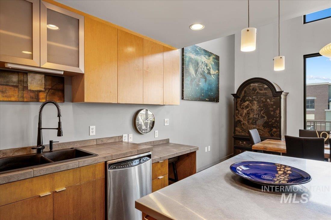2399 E Riverwalk Dr., Boise, Idaho 83706, 1 Bedroom, 1.5 Bathrooms, Residential For Sale, Price $479,900, 98961616
