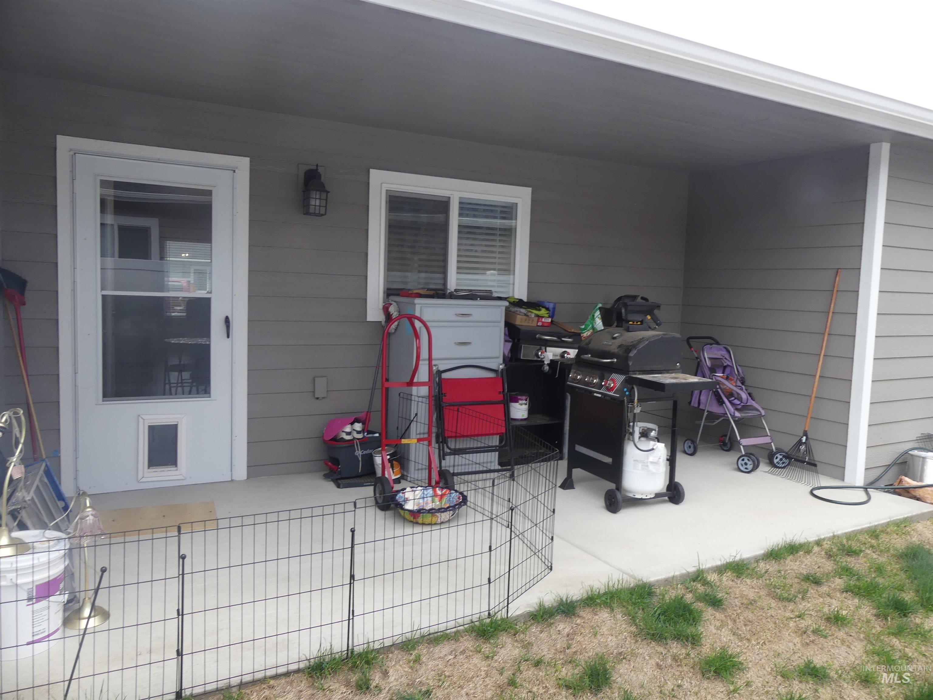 View of patio / terrace with area for grilling
