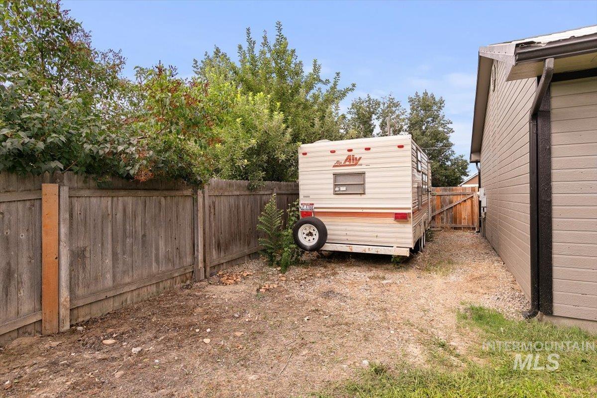 20574 Brown St., Greenleaf, Idaho 83626, 3 Bedrooms, 2 Bathrooms, Residential For Sale, Price $349,000, 98961634