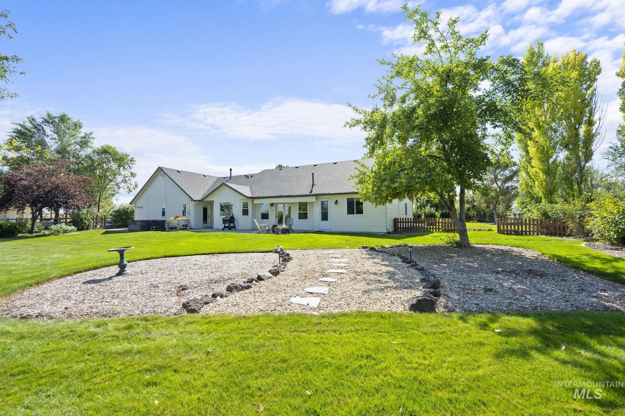 18568 S Cloverdale Rd, Kuna, Idaho 83634, 3 Bedrooms, 2.5 Bathrooms, Residential For Sale, Price $1,149,000, 98961709