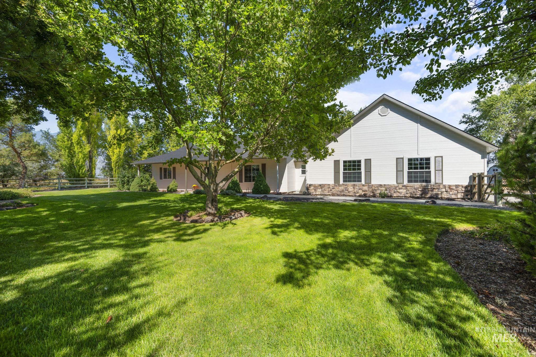 18568 S Cloverdale Rd, Kuna, Idaho 83634, 3 Bedrooms, 2.5 Bathrooms, Residential For Sale, Price $1,149,000, 98961709