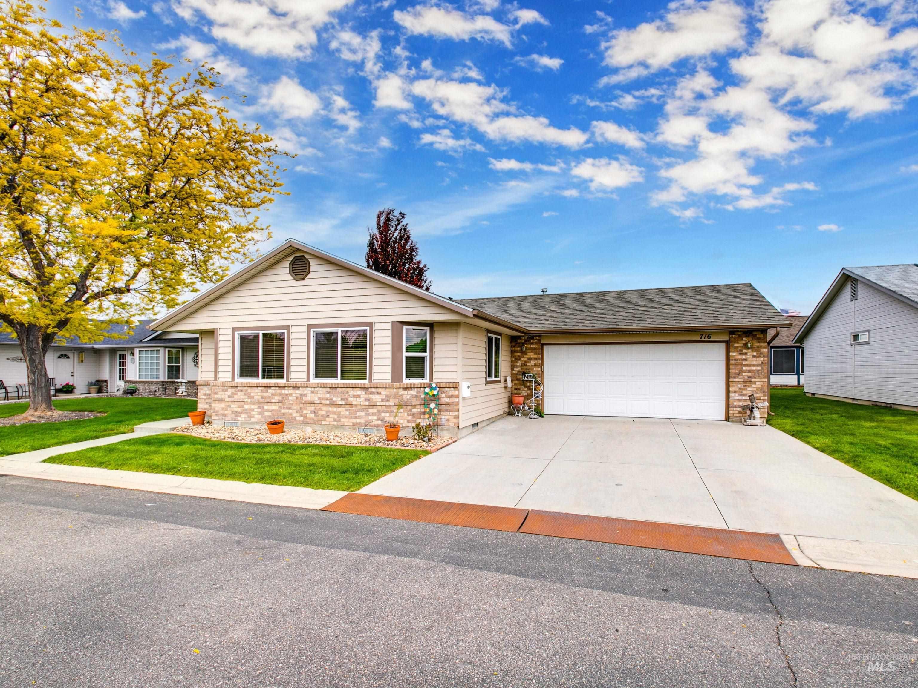 716 W Oxford Dr, Nampa, Idaho 83651, 2 Bedrooms, 2 Bathrooms, Residential For Sale, Price $279,000, 98961712