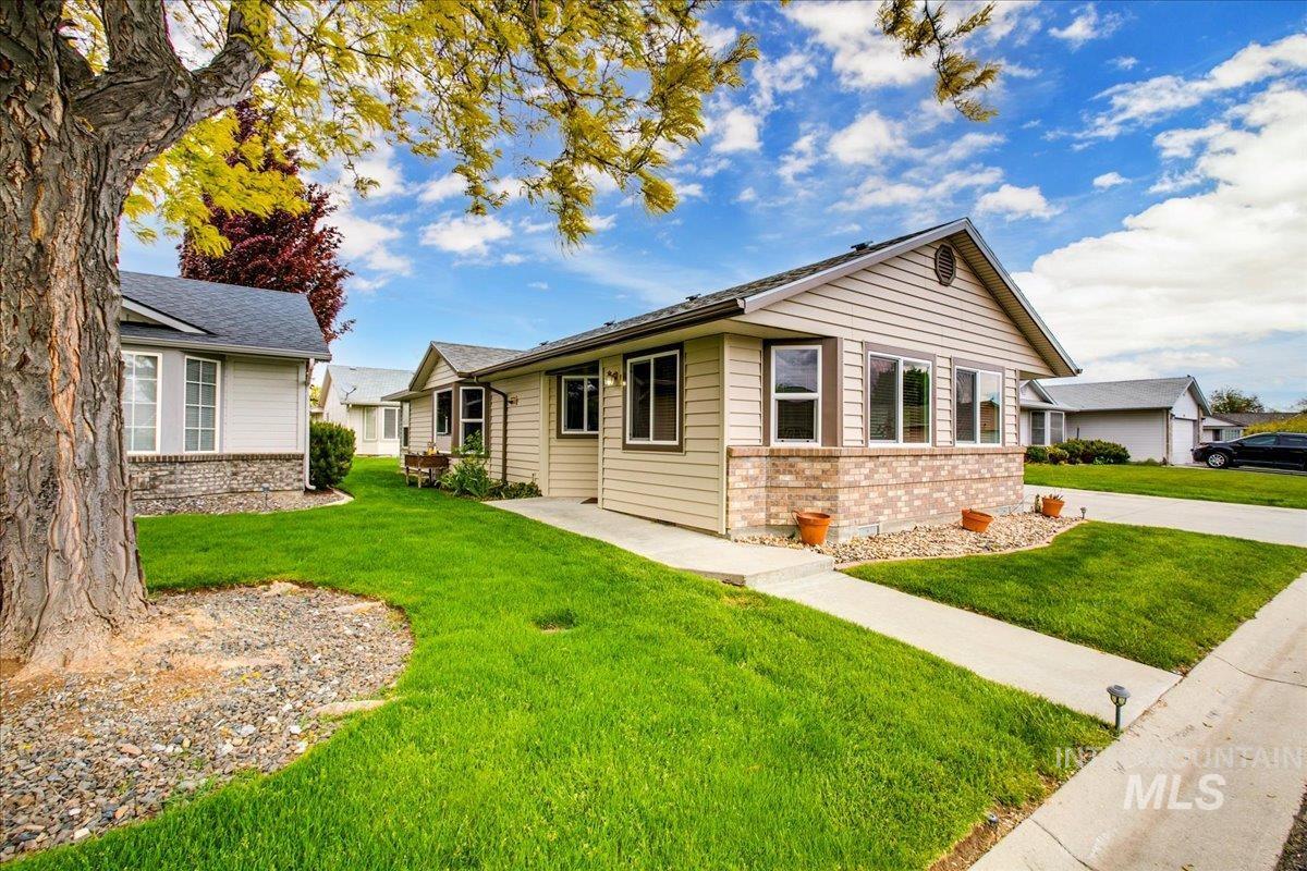 716 W Oxford Dr, Nampa, Idaho 83651, 2 Bedrooms, 2 Bathrooms, Residential For Sale, Price $279,000, 98961712