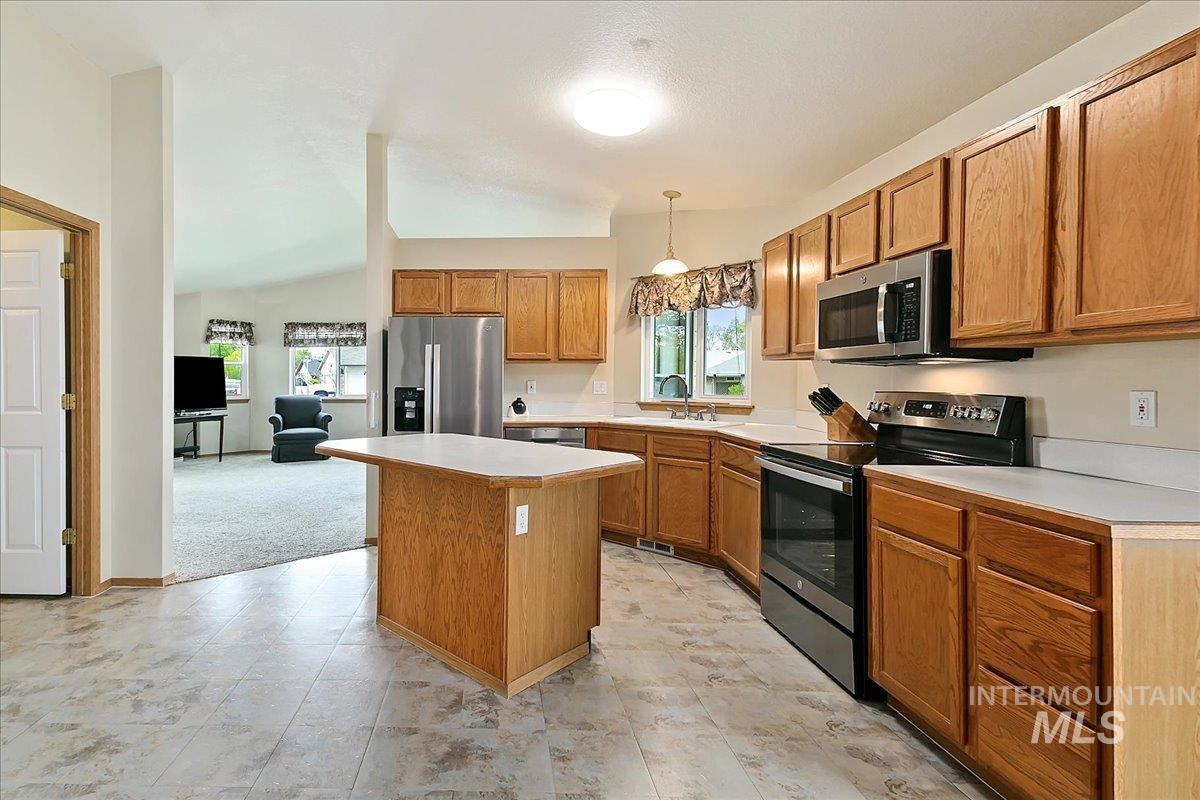 716 W Oxford Dr, Nampa, Idaho 83651, 2 Bedrooms, 2 Bathrooms, Residential For Sale, Price $279,000, 98961712