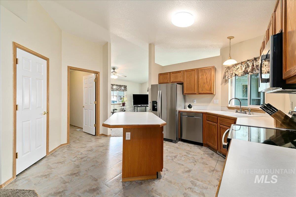 716 W Oxford Dr, Nampa, Idaho 83651, 2 Bedrooms, 2 Bathrooms, Residential For Sale, Price $279,000, 98961712