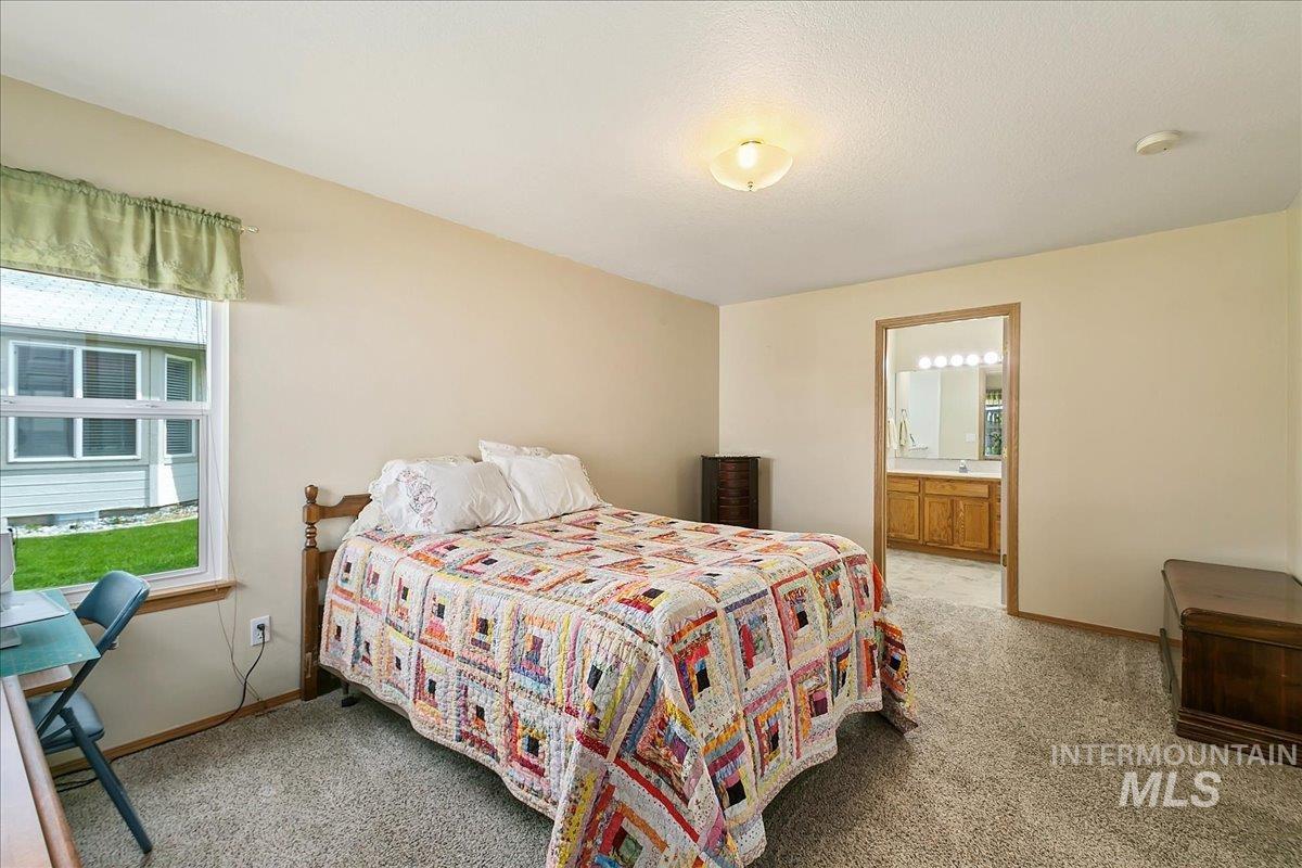 716 W Oxford Dr, Nampa, Idaho 83651, 2 Bedrooms, 2 Bathrooms, Residential For Sale, Price $279,000, 98961712