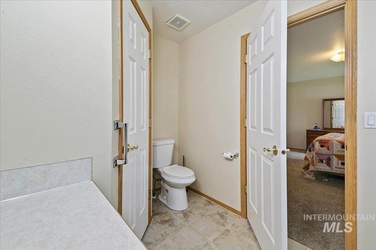 716 W Oxford Dr, Nampa, Idaho 83651, 2 Bedrooms, 2 Bathrooms, Residential For Sale, Price $279,000, 98961712