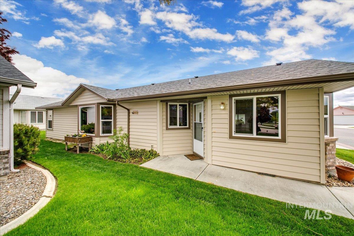 716 W Oxford Dr, Nampa, Idaho 83651, 2 Bedrooms, 2 Bathrooms, Residential For Sale, Price $279,000, 98961712