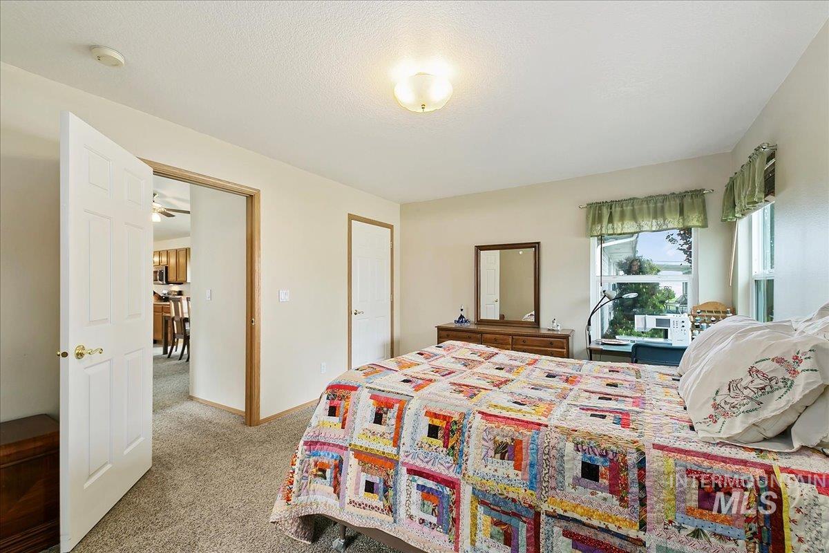 716 W Oxford Dr, Nampa, Idaho 83651, 2 Bedrooms, 2 Bathrooms, Residential For Sale, Price $279,000, 98961712
