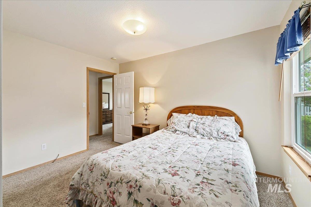 716 W Oxford Dr, Nampa, Idaho 83651, 2 Bedrooms, 2 Bathrooms, Residential For Sale, Price $279,000, 98961712