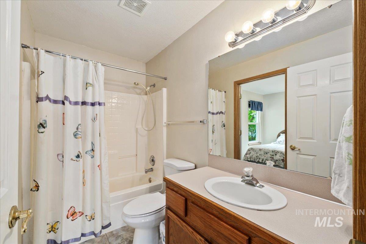 716 W Oxford Dr, Nampa, Idaho 83651, 2 Bedrooms, 2 Bathrooms, Residential For Sale, Price $279,000, 98961712