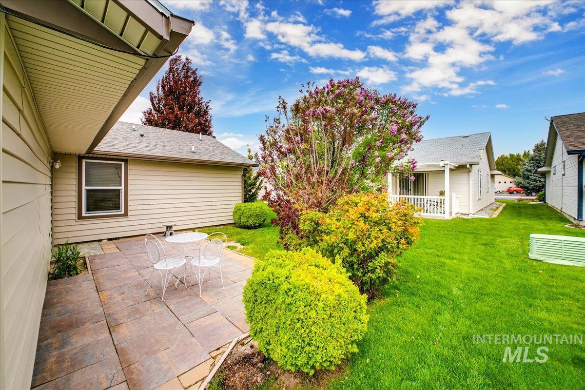 716 W Oxford Dr, Nampa, Idaho 83651, 2 Bedrooms, 2 Bathrooms, Residential For Sale, Price $279,000, 98961712