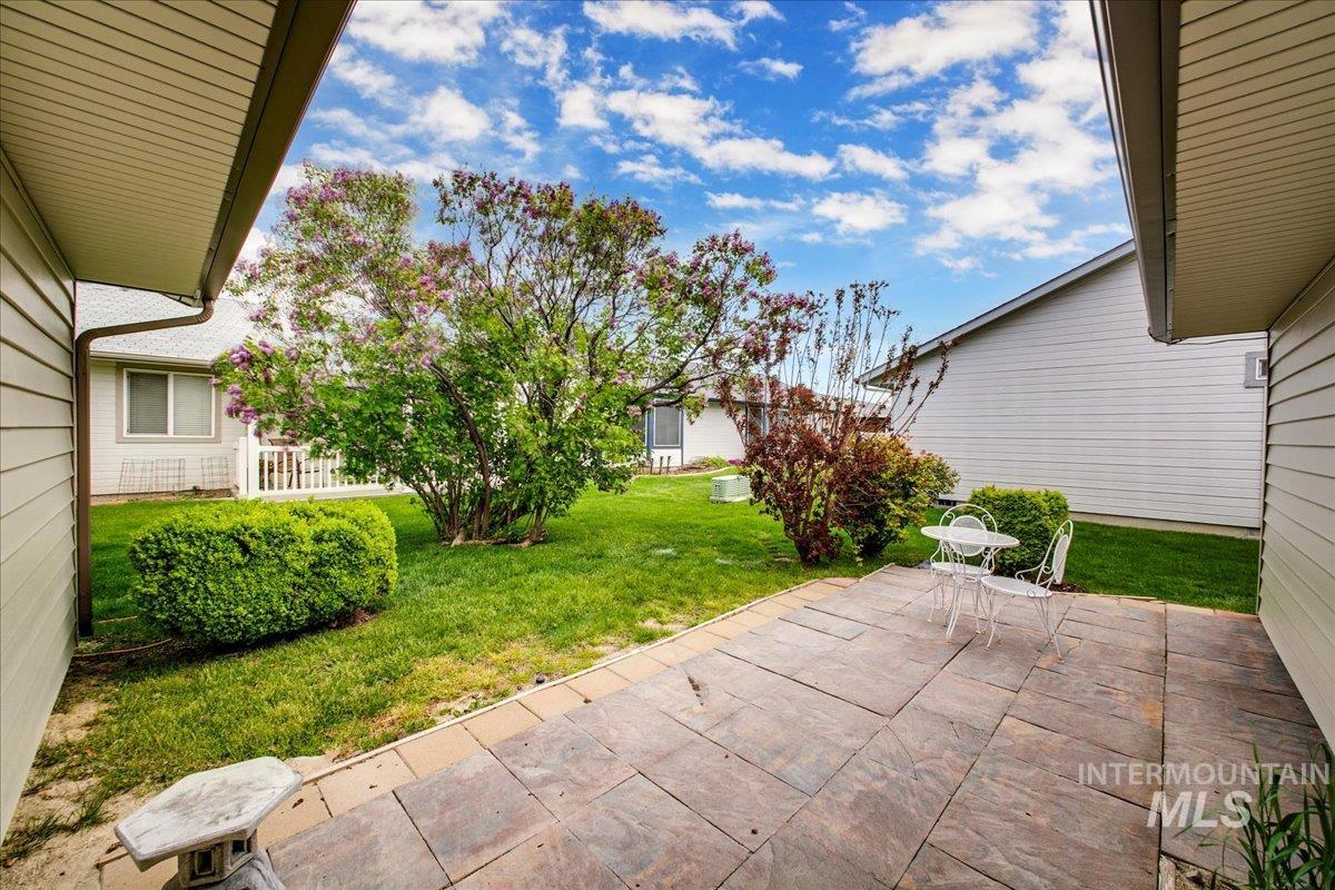 716 W Oxford Dr, Nampa, Idaho 83651, 2 Bedrooms, 2 Bathrooms, Residential For Sale, Price $279,000, 98961712