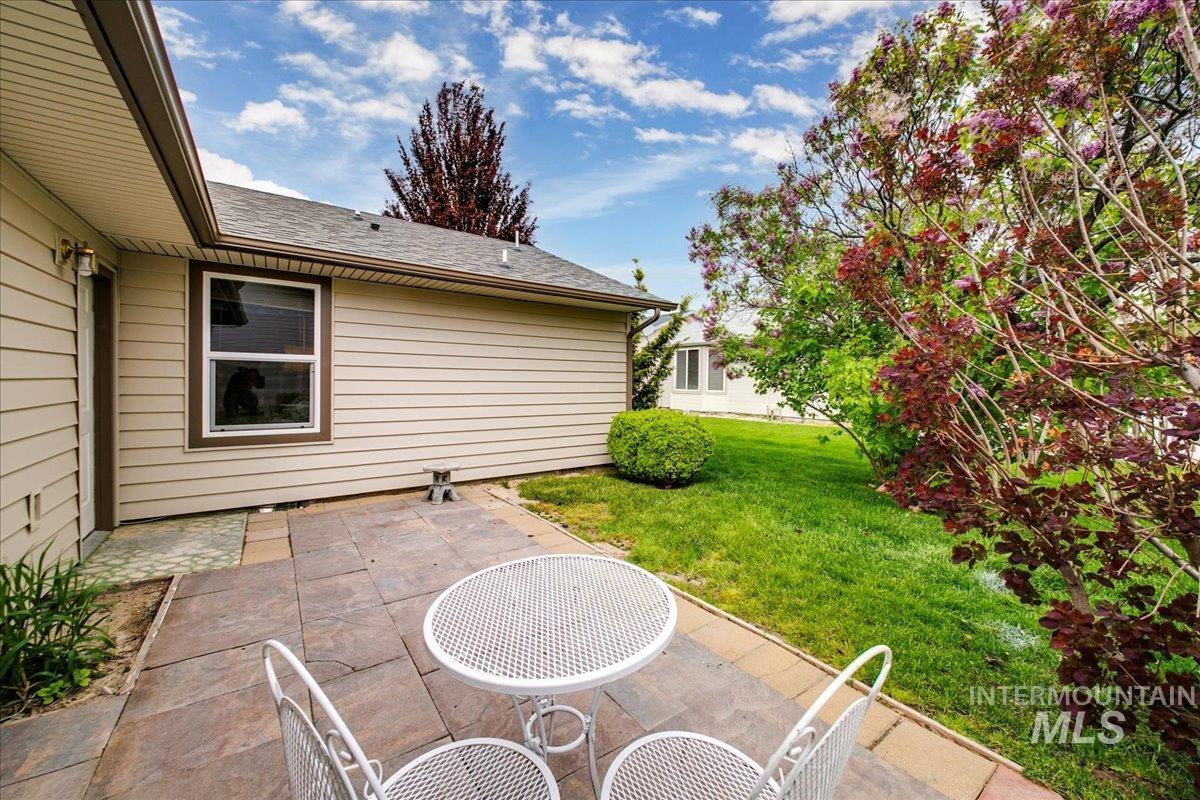 716 W Oxford Dr, Nampa, Idaho 83651, 2 Bedrooms, 2 Bathrooms, Residential For Sale, Price $279,000, 98961712